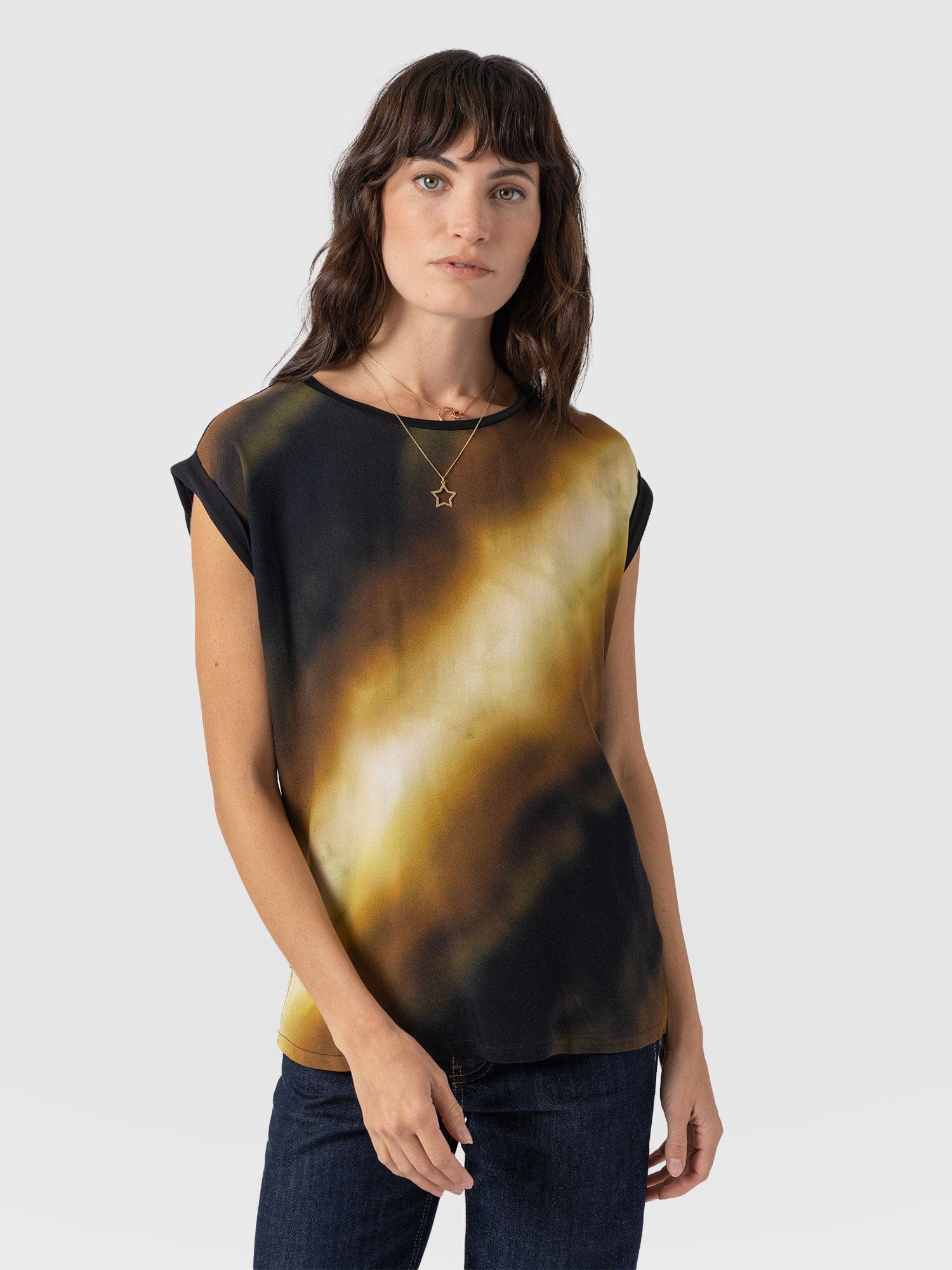 Turn Up Contrast Tee - Yellow Gradient - Women's T-shirts | Saint + Sofia® EU